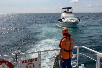 İstanbul Kınalıada'da 4 kişinin olduğu tekne sürüklendi