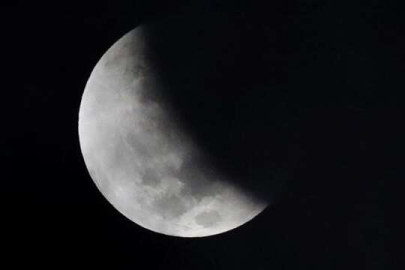 İnsanlı Ay keşfinde iniş nereye olacak?