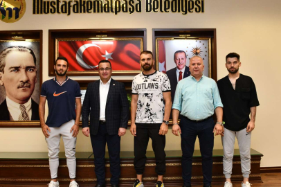 Bursa'da Mustafakemalpaşaspor sahaya indi