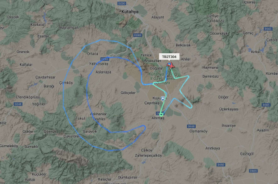 Bayraktar TB2 gökyüzüne ay yıldız çizdi