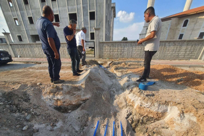 Manisa Yunusemre'de içme suyu hattı döşeme çalışması
