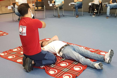 Kızılay ilk yardım kahramanları yetiştiriyor