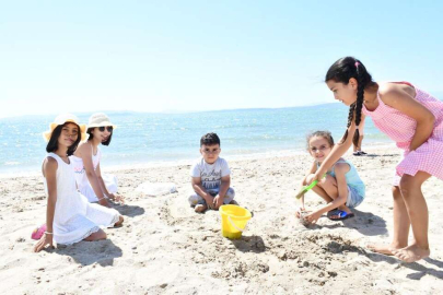 İzmir'de Başkan Gümrükçü, Çiğlileri denizle buluşturdu
