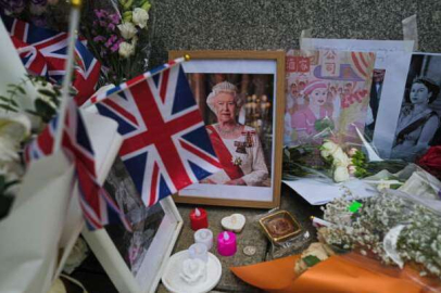 Kraliçe 2. Elizabeth'in cenazesi İskoçya yolunda