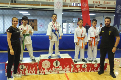 Manisalı minik karatecilerden 61 madalya