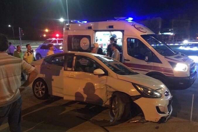 Adıyaman'da otomobiller kavşakta çarpıştı: 1 yaralı