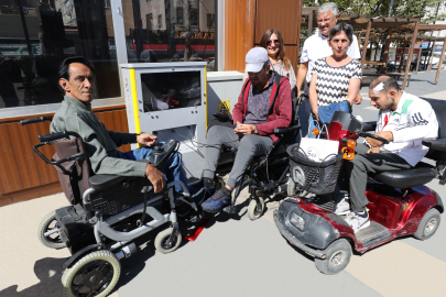 İzmir Narlıdere'de engelli şarj istasyonu kuruldu