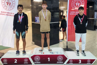 Bursa'da Osmangazili yüzücüler madalyaya kulaç attı