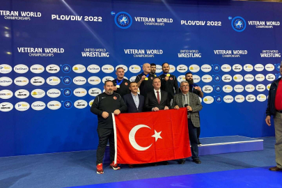 Kocaelili güreşçiler Bulgaristan'da kürsünün zirvesinde