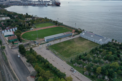 Körfez Alparslan Türkeş Spor Kompleksi'ne sentetik çim