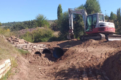 Manisa Ahmetli'de taşkınlara karşı dere temizliği