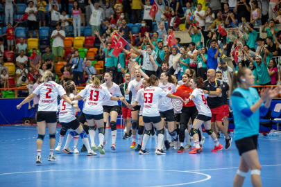 A Milli Kadın Hentbol Takımı'ndan İngiltere mesaisi