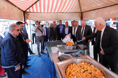 Muğla'da muhtarlar lokma dağıttı