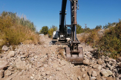 Manisa'da Kale Mahallesi'nde dere temizliği
