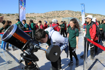 Gaziantepliler güneş tutulmasını Rumkale'den gözlemledi