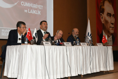 İzmir Karabağlar'da '100. Yıla Doğru Cumhuriyet ve Laiklik' paneli