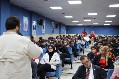 Bursa'da liseli genç iletişimciler sektörün isimleriyle buluşuyor