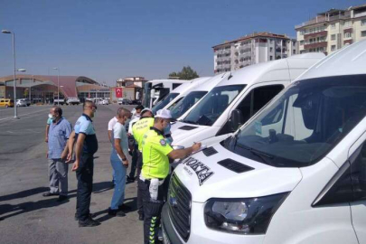 İçişleri'nden eş zamanlı okul çevreleri ve servis araçları denetimi