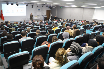 Düzce'de gençlere dijital iletişim becerileri anlatıldı