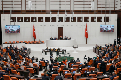 Meclis tatile giriyor... EYT 2023'e kaldı!