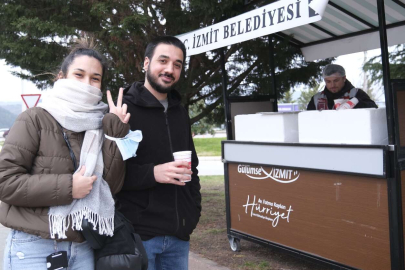 İzmit'te mobil çorba öğrencilerin içini ısıtıyor