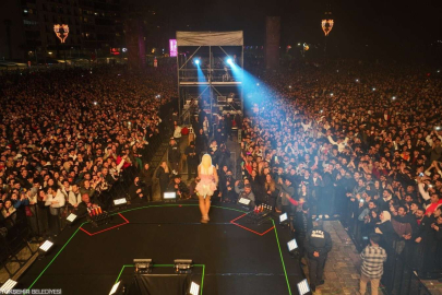 İzmirliler 2023’e Gülşen'le girdi