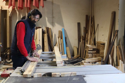 Kocaeli İzmit, kent mobilyalarını kendisi üretti