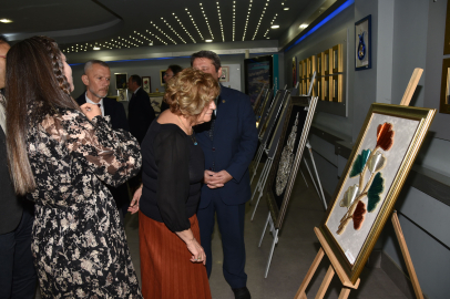 'Tel ve Çivinin Aşkı' Manisa'da sergilendi