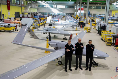 Bakan Soylu'dan Baykar'da 'milli' poz