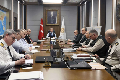 Bakan Akar'dan İsveç'e sert tepki!