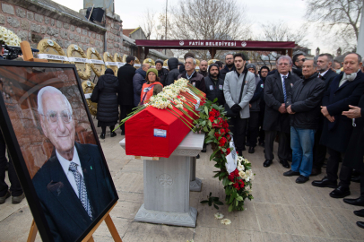 'Yaprak Dede' son yolculuğuna uğurlandı