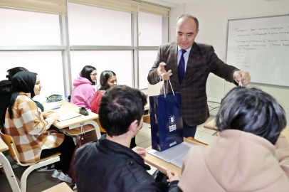 Bursa'da YKS'ye hazırlananlara ek kitap hediyesi