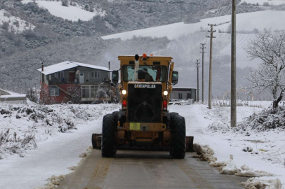 İzmit'in yüksek kesimlerinde kar mesaisi başladı