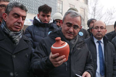 Minik Belinay kumbarasını Kütahya'dan depremzedelere yolladı