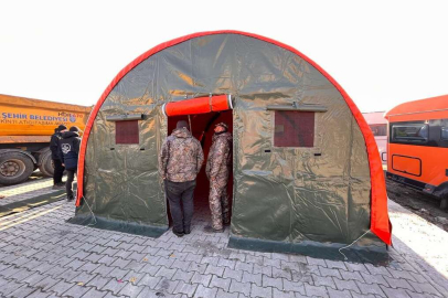 İstanbul Hatay'a ısı yalıtımlı çadırlar kurdu