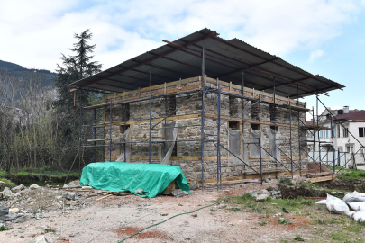 Bursa Hisar'da tarihi mescid gün yüzüne çıkıyor