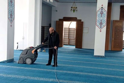 Gölcük'teki camilere Ramazan öncesi temizlik