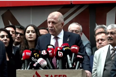 Özdağ yine kararını veremedi!