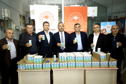 Bursa Yenişehir'de öğrencilere süt ikramı