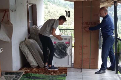 Manisa Akhisar'da evi yanan aileye Büyükşehir eli