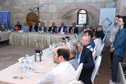 Bursa'da 'yalın belediyecilik' STK'lara anlatıldı