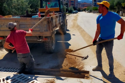 Manisa Alaşehir'de yağmur suyu ızgaralarına bakım