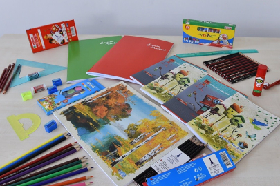 Öğrencinin çantası, esnafın kasası doluyor