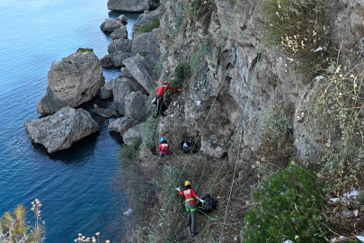 Dağcılar Muratpaşa'da falezlerde temizlik yaptı