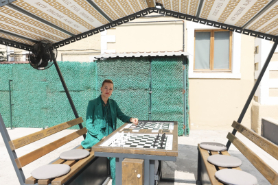 Deprem titreşim sensörüne sahip akıllı çardak