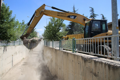 Kayseri Melikgazi'de kanallara temizlik