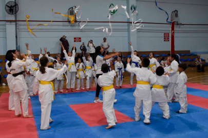 Karacabey'in genç karatecileri kuşaklarına kavuştu