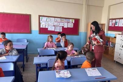 Pazaryeri'de yeni öğrencilerin ilk hediyesi Başkan Tekin'den