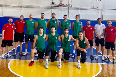 Sakarya Basketbol hazırlık turnuvasında kupaya uzandı