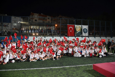 İzmir Karabağlar'da 100. yılın coşkusuyla oynadılar